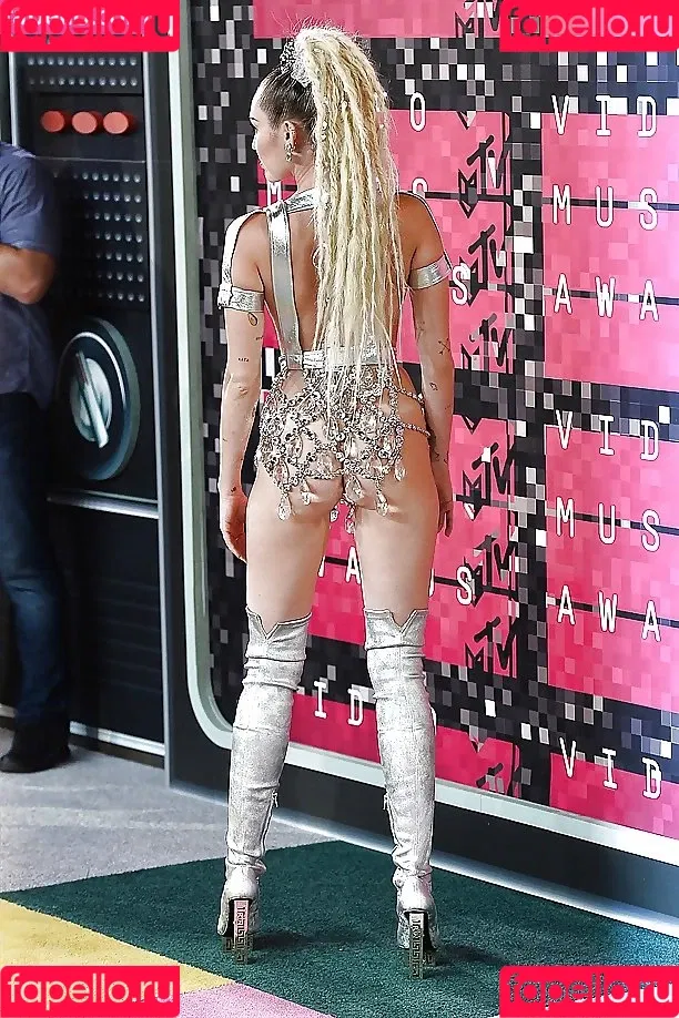 Miley Cyrus / MileyCyrus Onlyfans Photo Gallery 