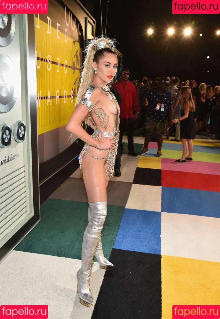 Miley Cyrus / MileyCyrus Onlyfans Photo Gallery 