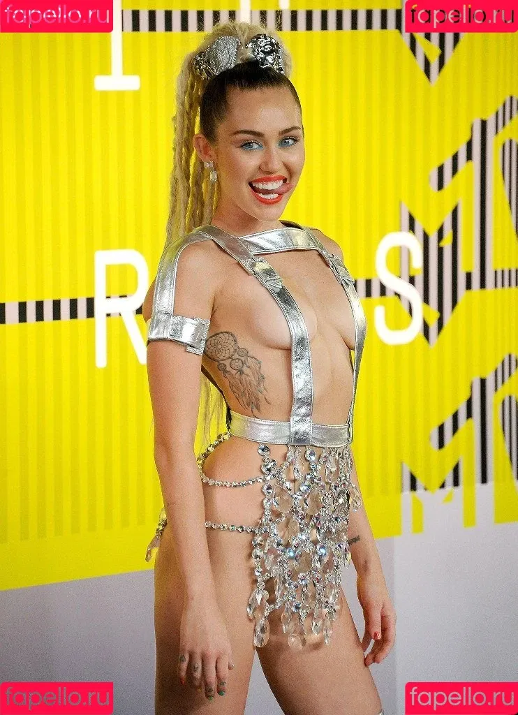 Miley Cyrus / MileyCyrus Onlyfans Photo Gallery 