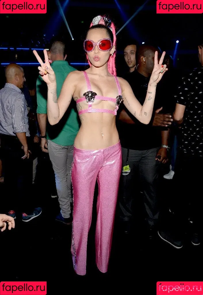 Miley Cyrus / MileyCyrus Onlyfans Photo Gallery 