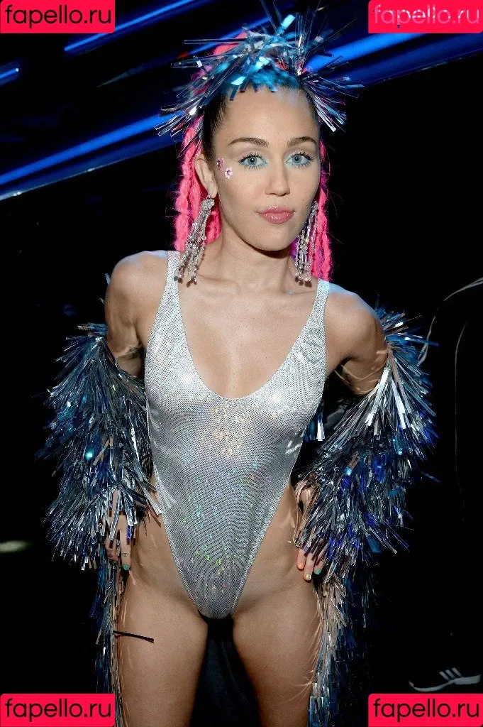 Miley Cyrus / MileyCyrus Onlyfans Photo Gallery 
