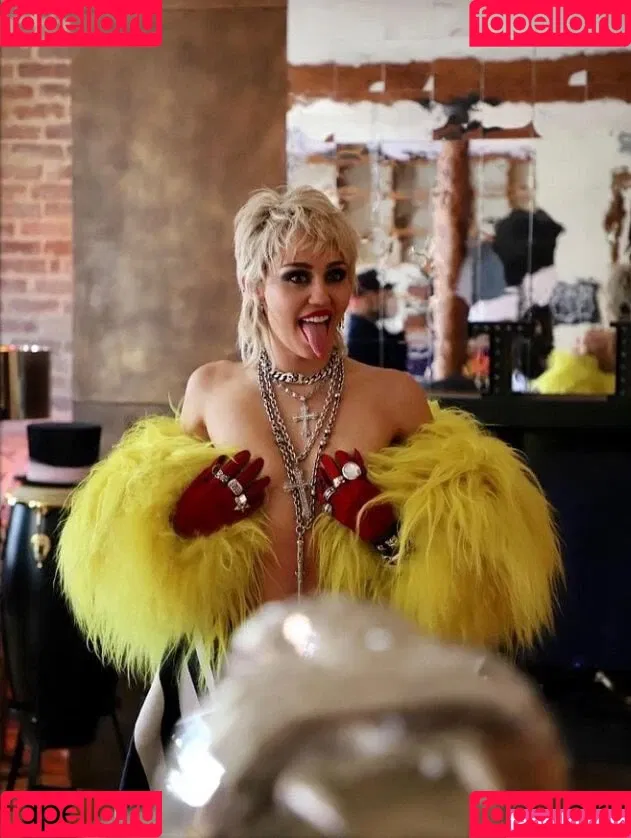 Miley Cyrus / MileyCyrus Onlyfans Photo Gallery 