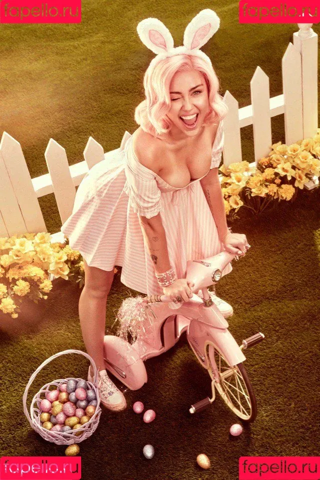 Miley Cyrus / MileyCyrus Onlyfans Photo Gallery 