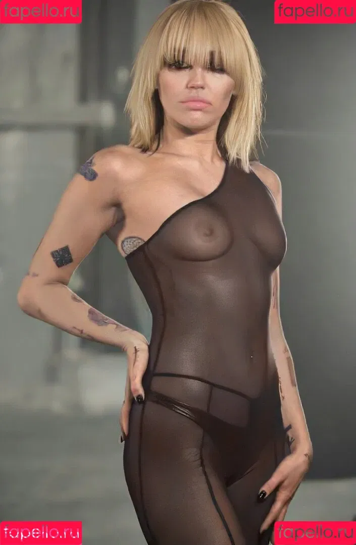 Miley Cyrus / MileyCyrus Onlyfans Photo Gallery 