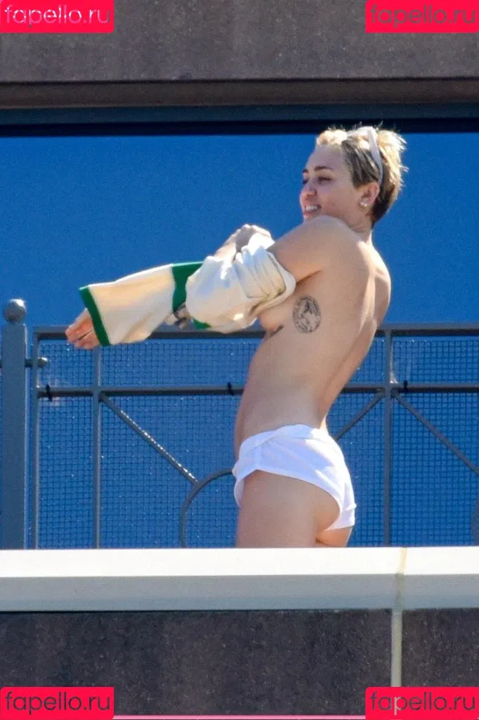 Miley Cyrus / MileyCyrus Onlyfans Photo Gallery 