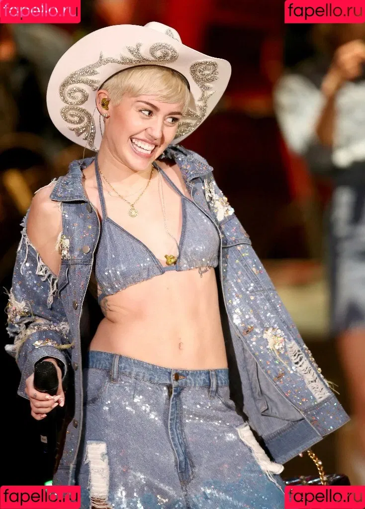 Miley Cyrus / MileyCyrus Onlyfans Photo Gallery 