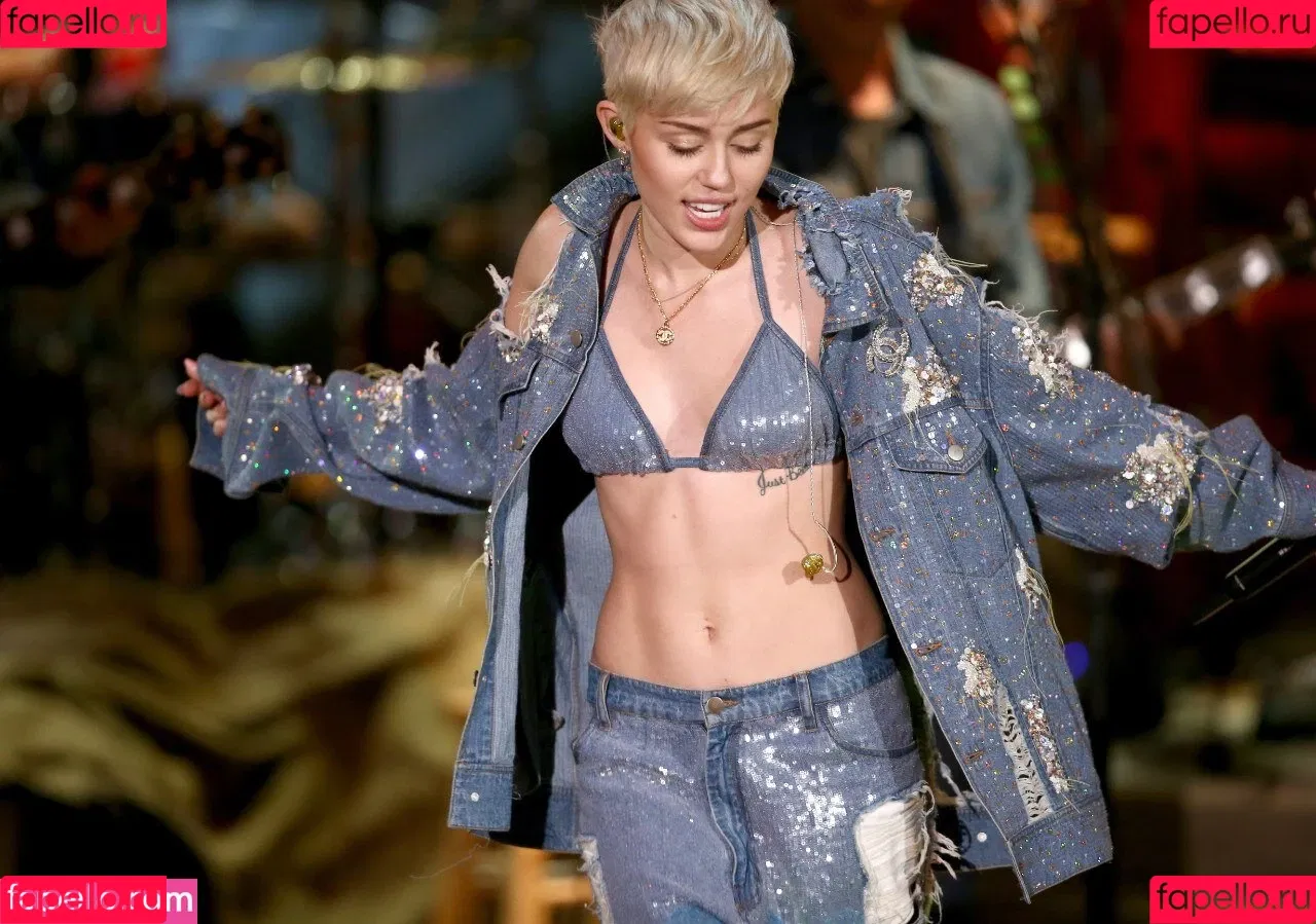 Miley Cyrus / MileyCyrus Onlyfans Photo Gallery 