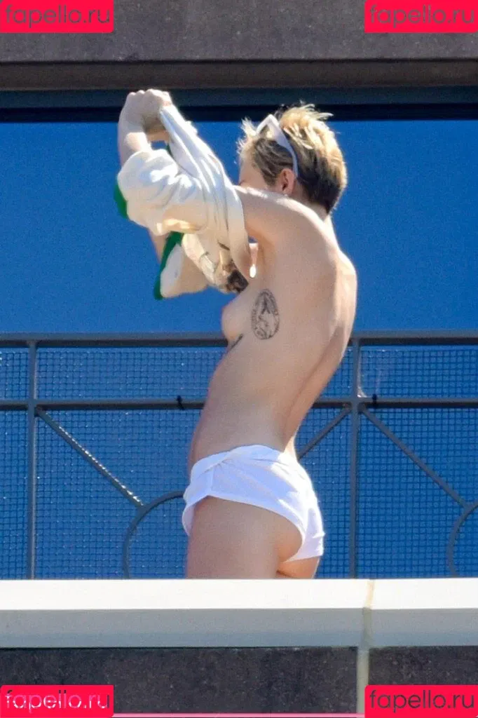 Miley Cyrus / MileyCyrus Onlyfans Photo Gallery 