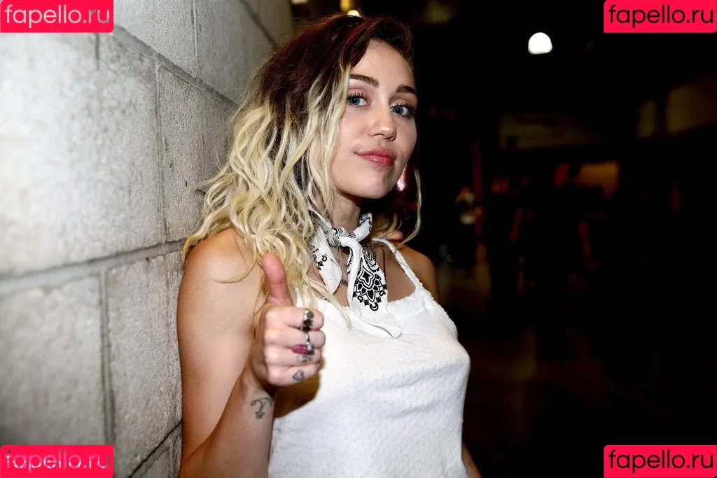 Miley Cyrus / MileyCyrus Onlyfans Photo Gallery 