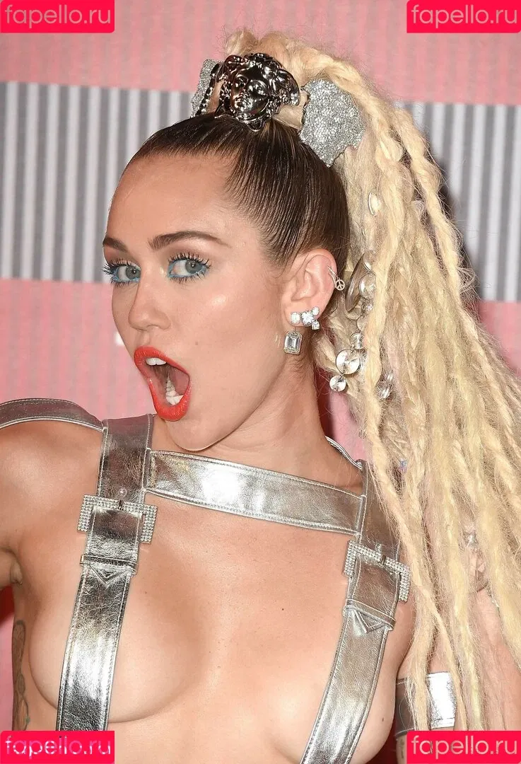 Miley Cyrus / MileyCyrus Onlyfans Photo Gallery 