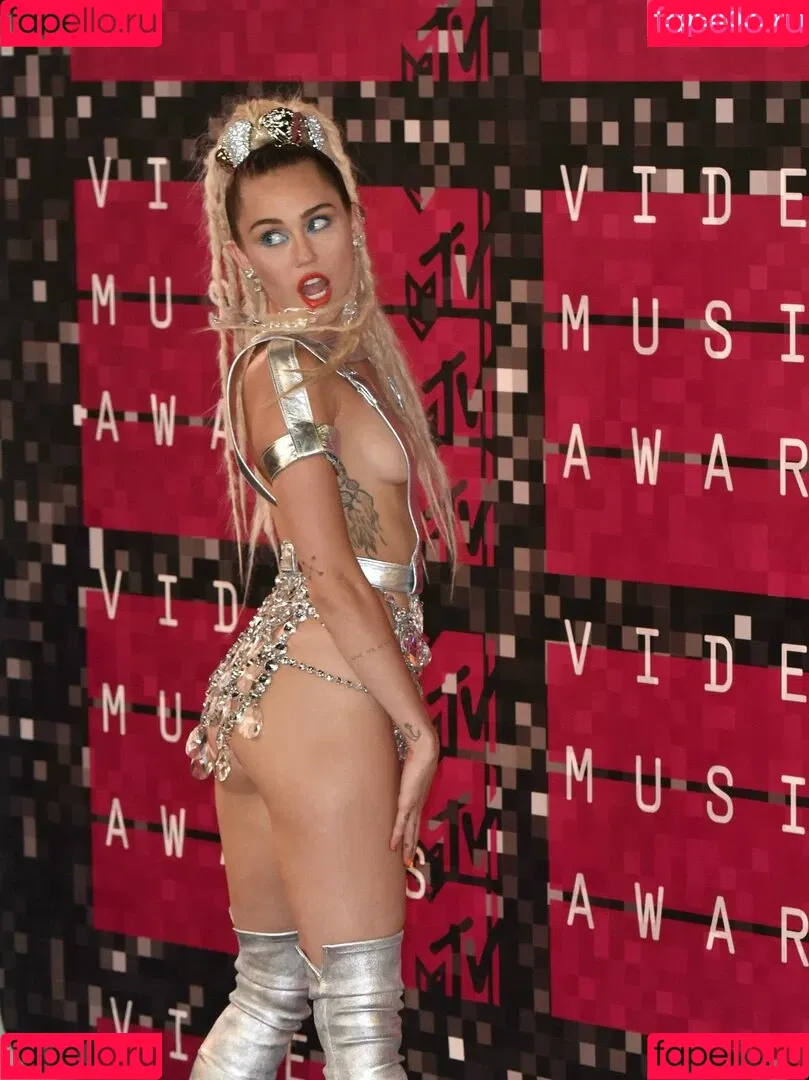 Miley Cyrus / MileyCyrus Onlyfans Photo Gallery 