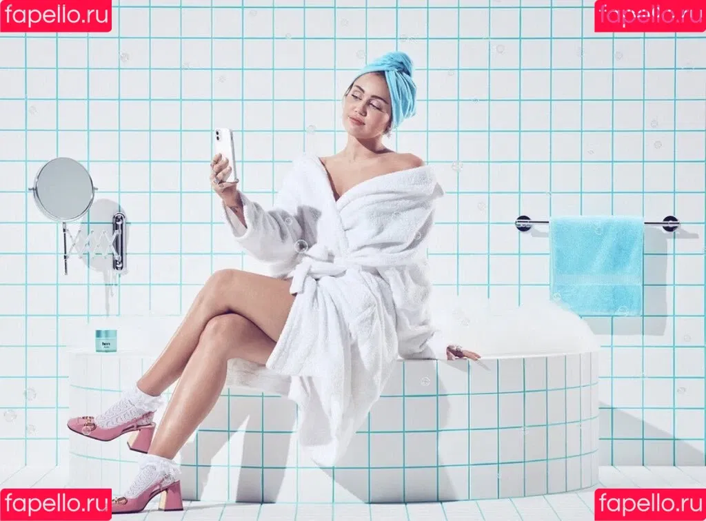 Miley Cyrus / MileyCyrus Onlyfans Photo Gallery 