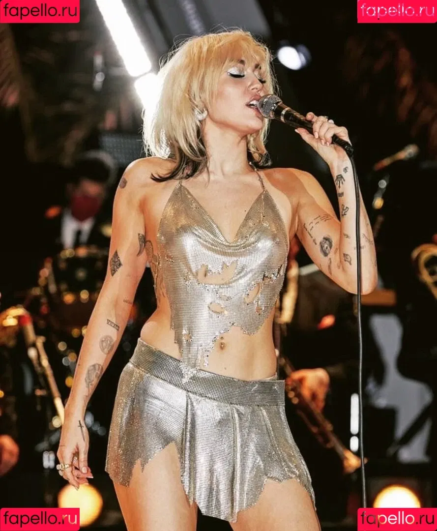 Miley Cyrus / MileyCyrus Onlyfans Photo Gallery 