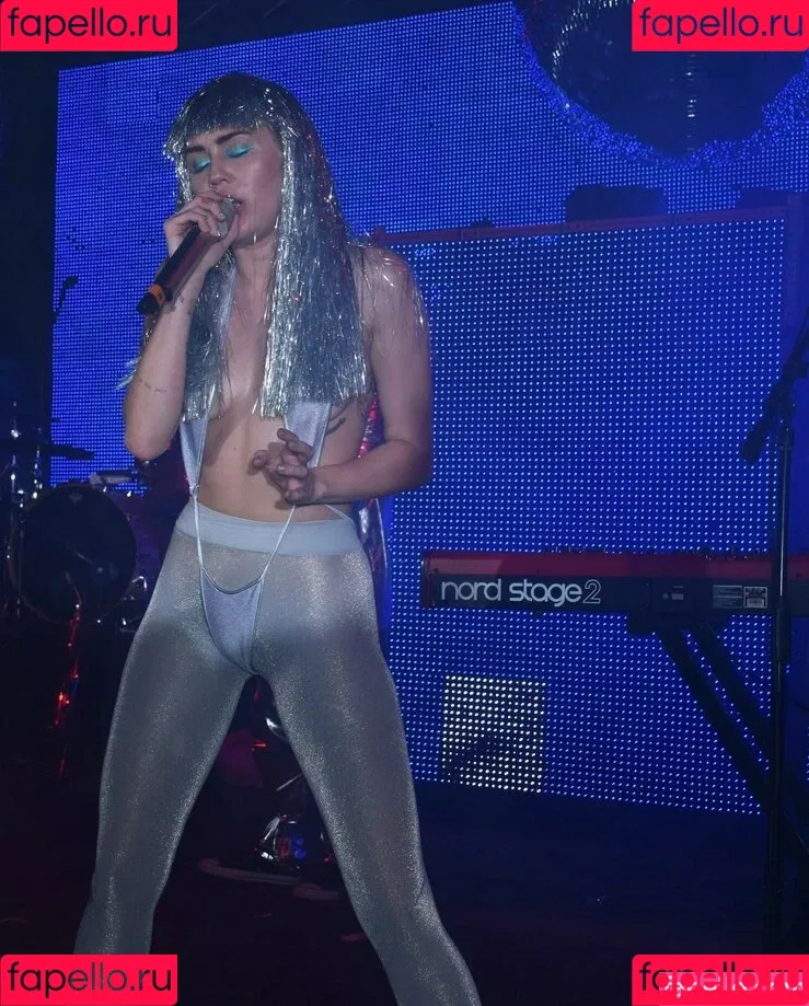 Miley Cyrus / MileyCyrus Onlyfans Photo Gallery 