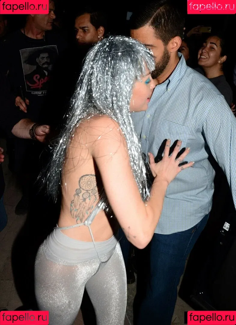 Miley Cyrus / MileyCyrus Onlyfans Photo Gallery 