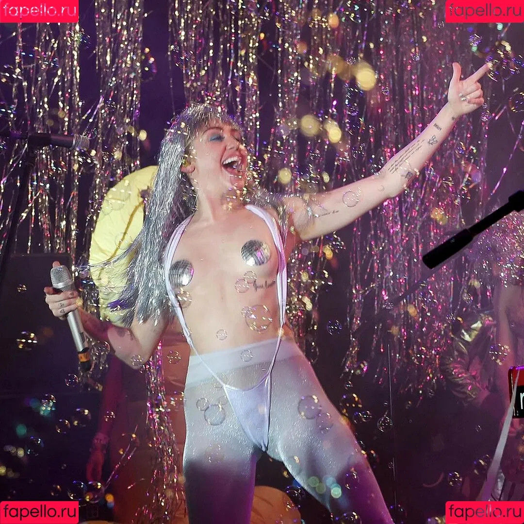 Miley Cyrus / MileyCyrus Onlyfans Photo Gallery 