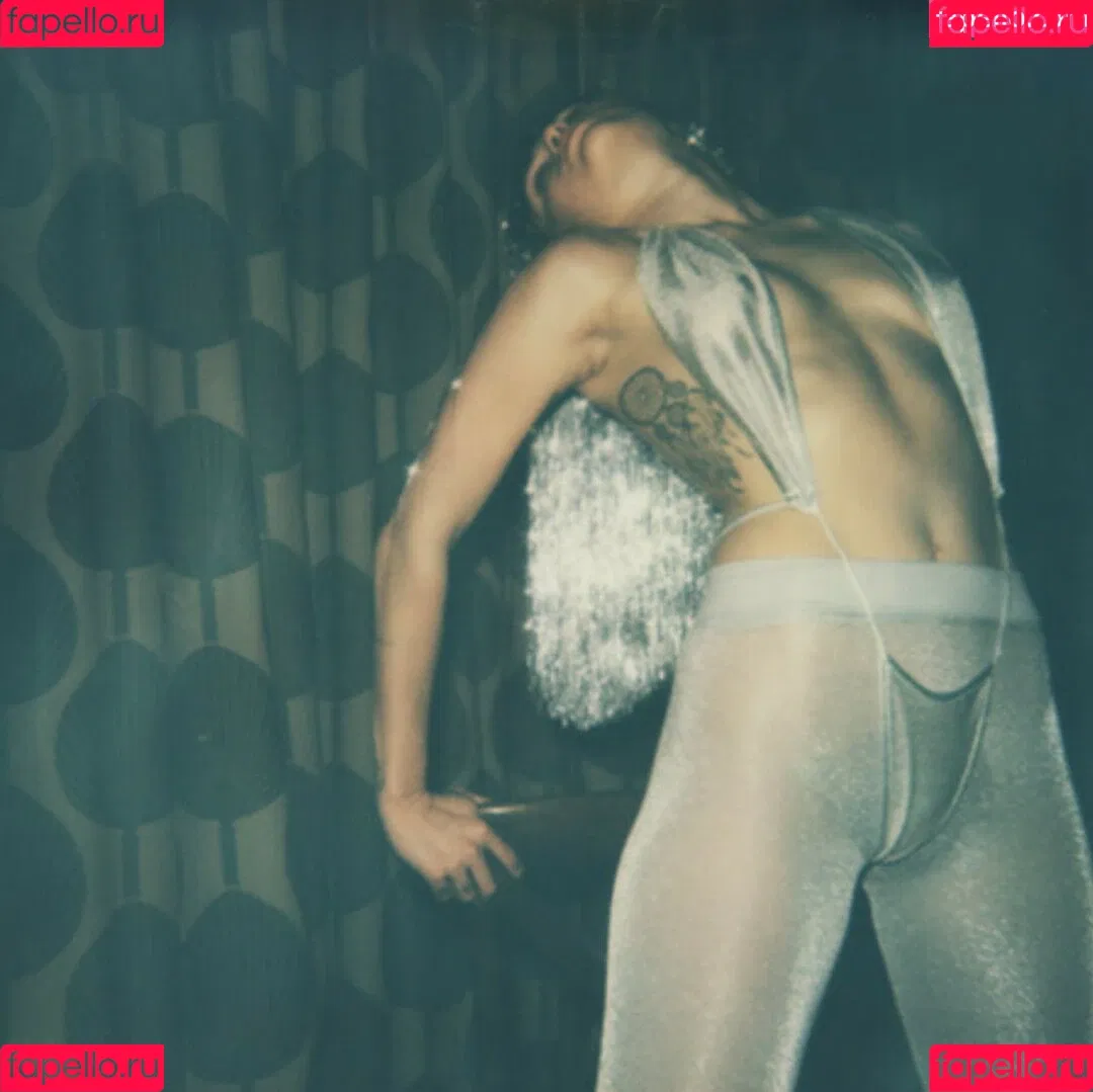 Miley Cyrus / MileyCyrus Onlyfans Photo Gallery 