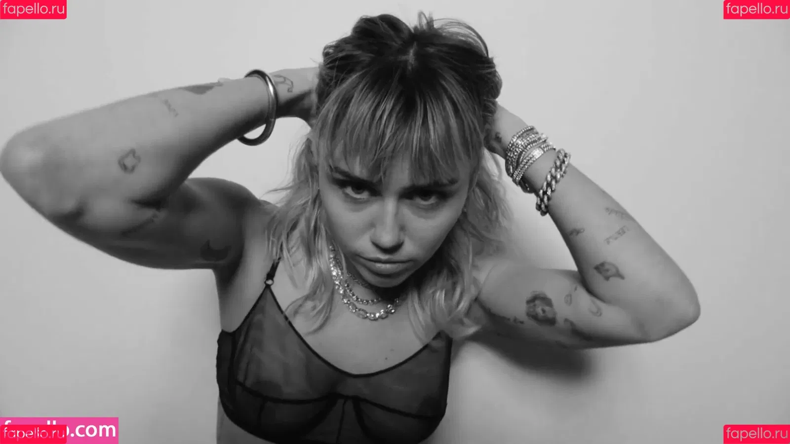 Miley Cyrus / MileyCyrus Onlyfans Photo Gallery 