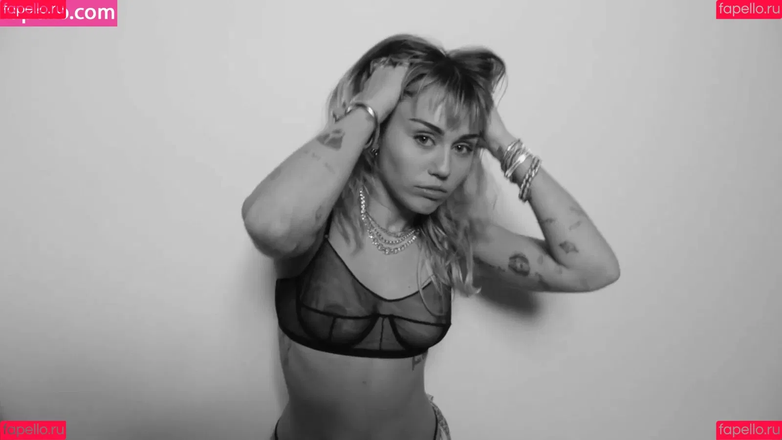 Miley Cyrus / MileyCyrus Onlyfans Photo Gallery 