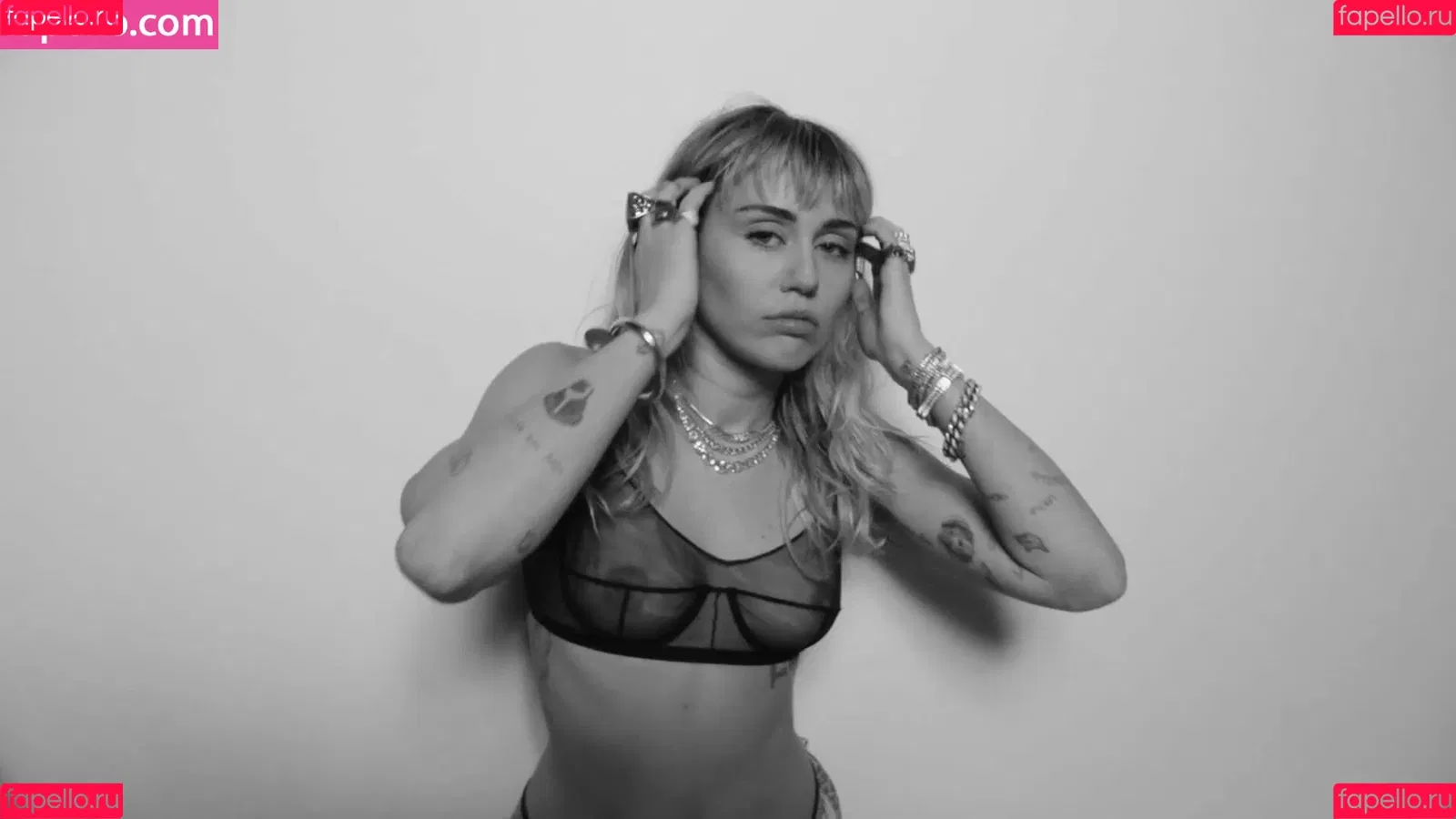 Miley Cyrus / MileyCyrus Onlyfans Photo Gallery 