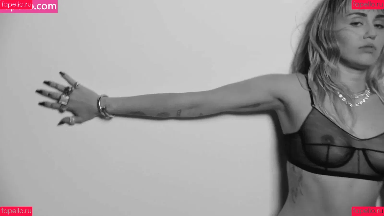 Miley Cyrus / MileyCyrus Onlyfans Photo Gallery 