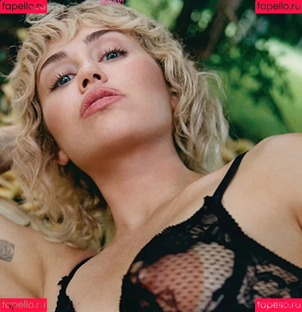 Miley Cyrus / MileyCyrus Onlyfans Photo Gallery 