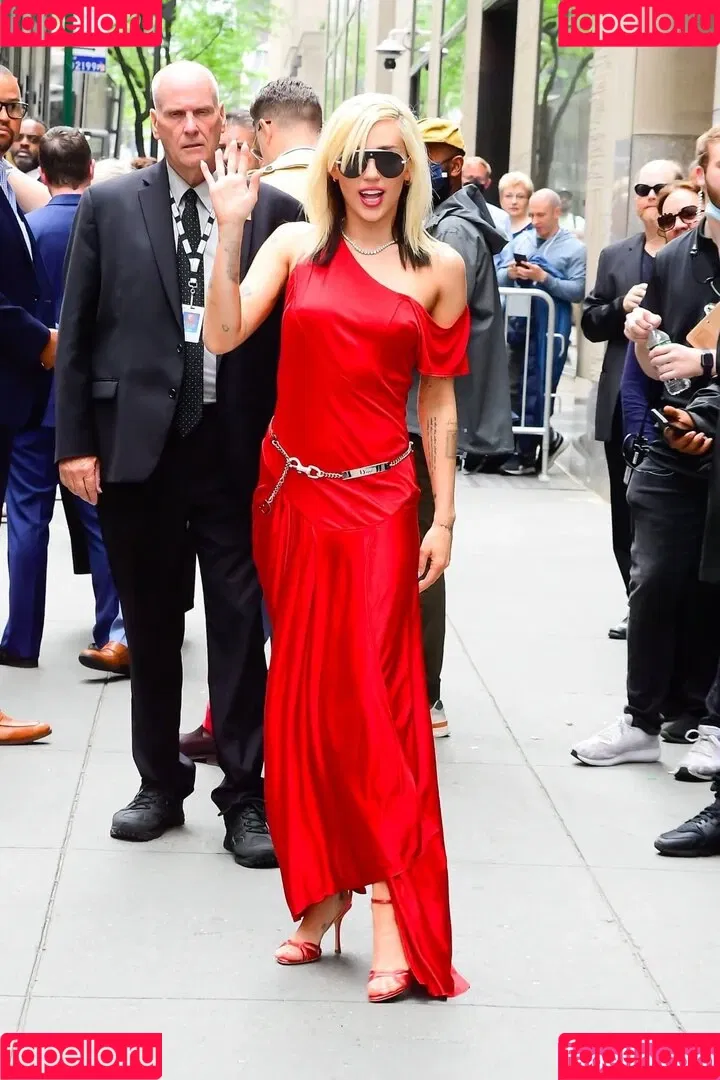Miley Cyrus / MileyCyrus Onlyfans Photo Gallery 