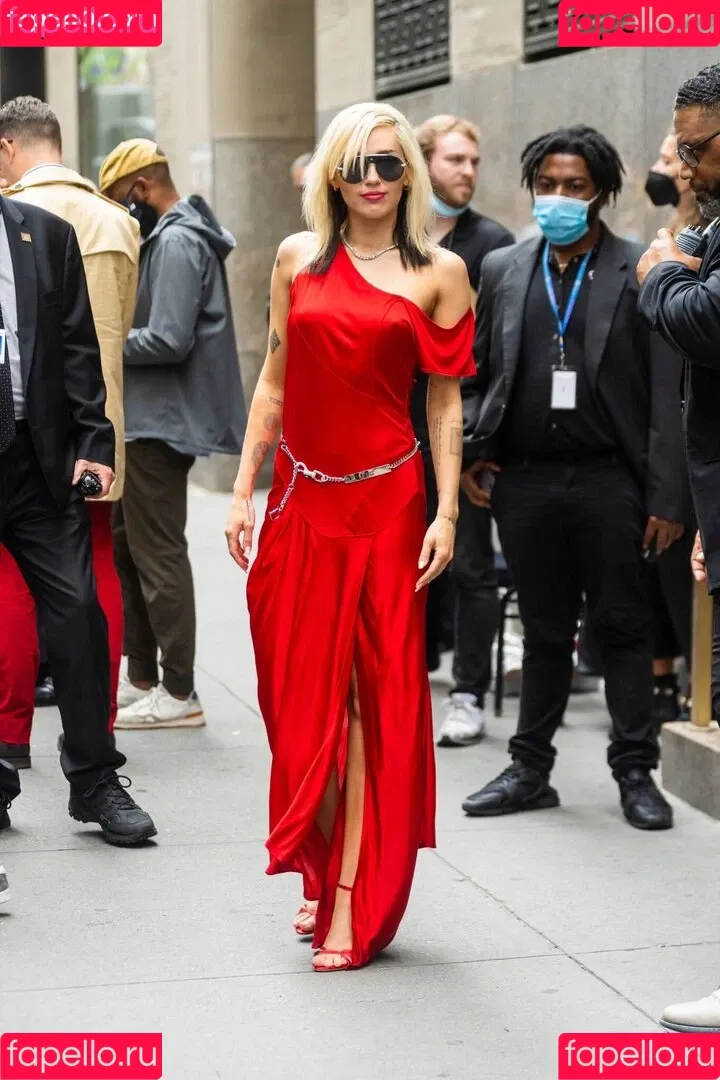 Miley Cyrus / MileyCyrus Onlyfans Photo Gallery 
