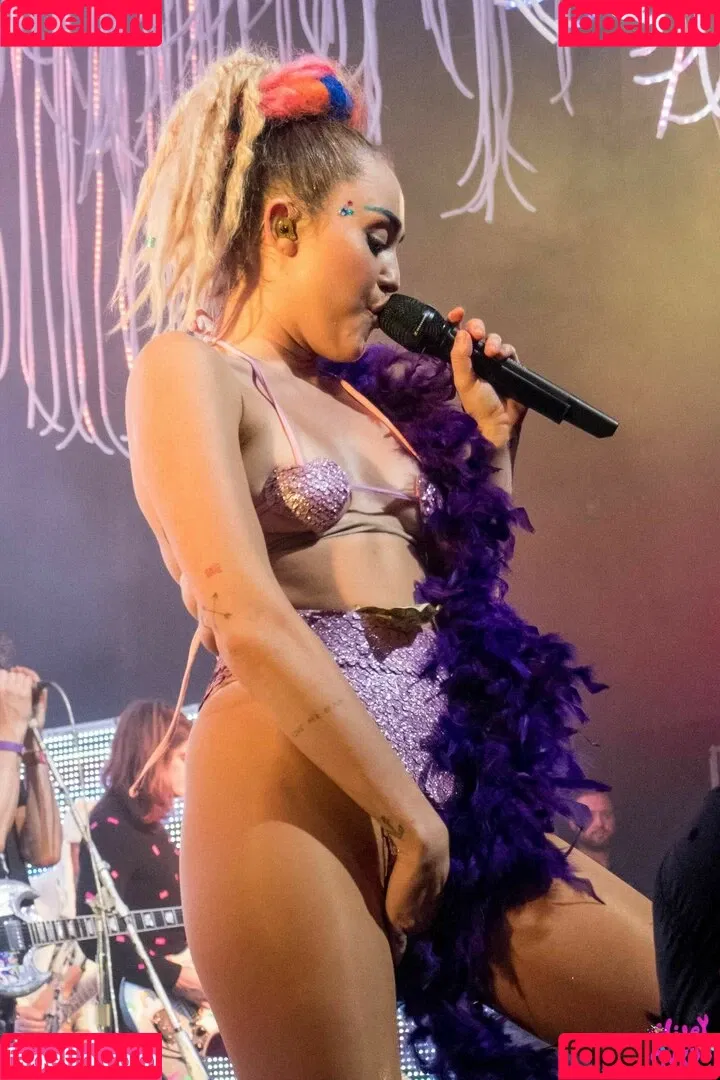 Miley Cyrus / MileyCyrus Onlyfans Photo Gallery 
