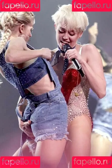 Miley Cyrus / MileyCyrus Onlyfans Photo Gallery 