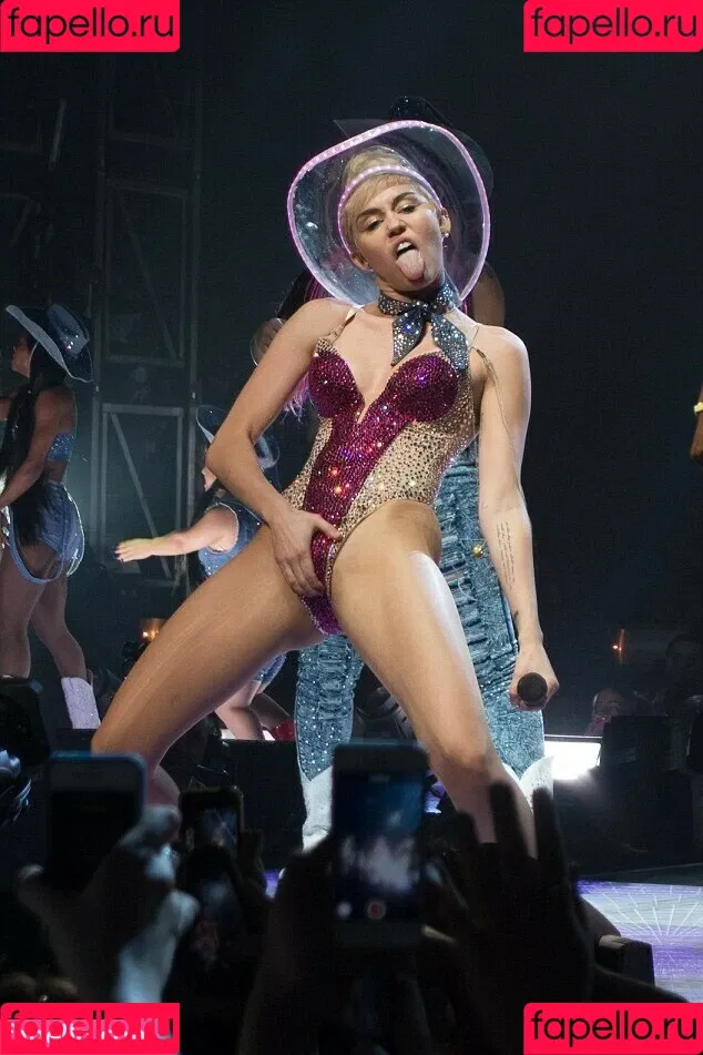 Miley Cyrus / MileyCyrus Onlyfans Photo Gallery 