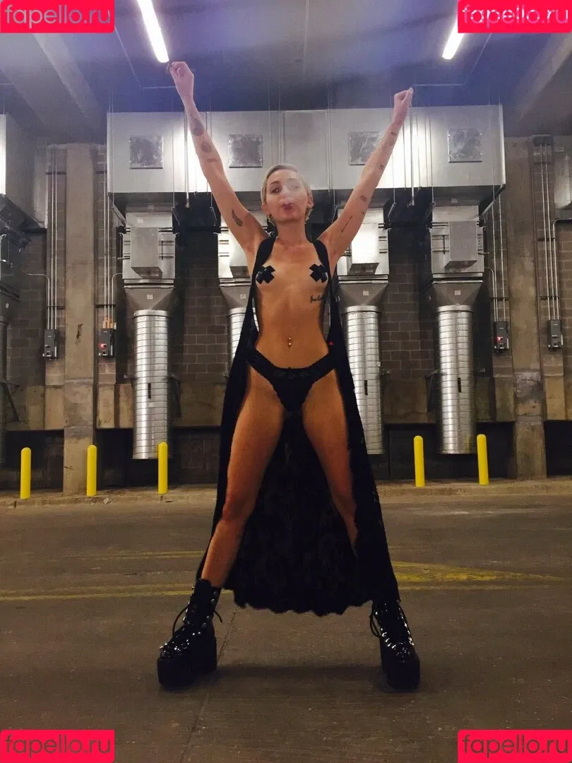 Miley Cyrus / MileyCyrus Onlyfans Photo Gallery 