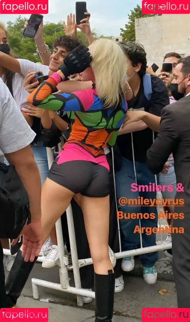 Miley Cyrus / MileyCyrus Onlyfans Photo Gallery 