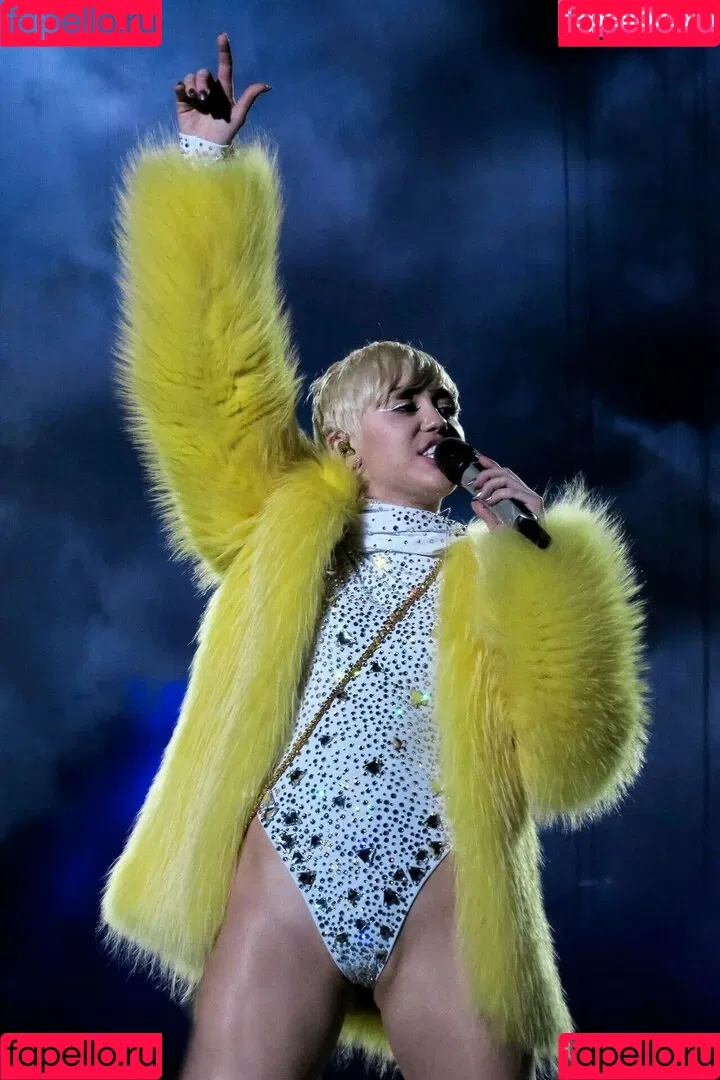 Miley Cyrus / MileyCyrus Onlyfans Photo Gallery 