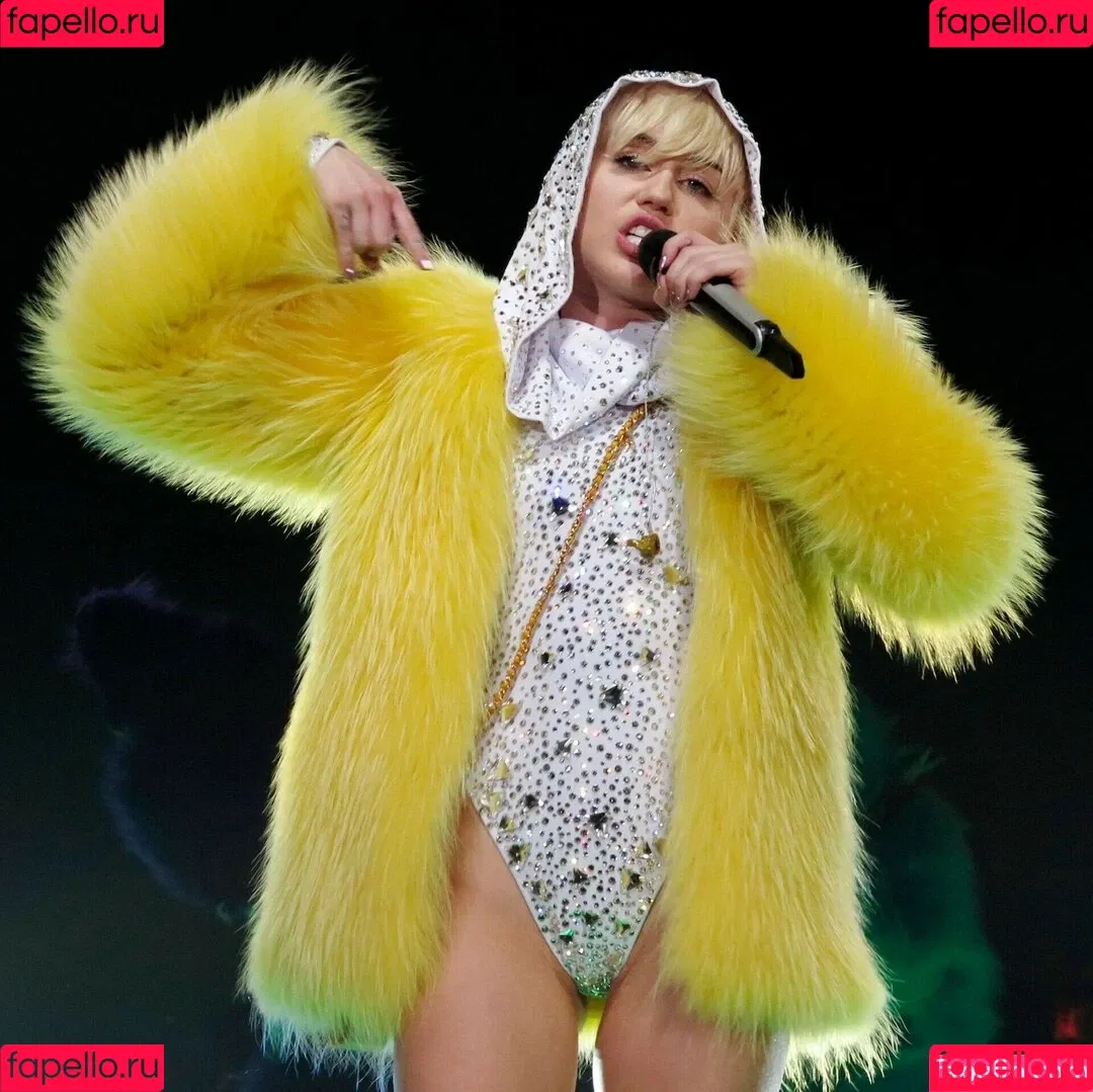 Miley Cyrus / MileyCyrus Onlyfans Photo Gallery 