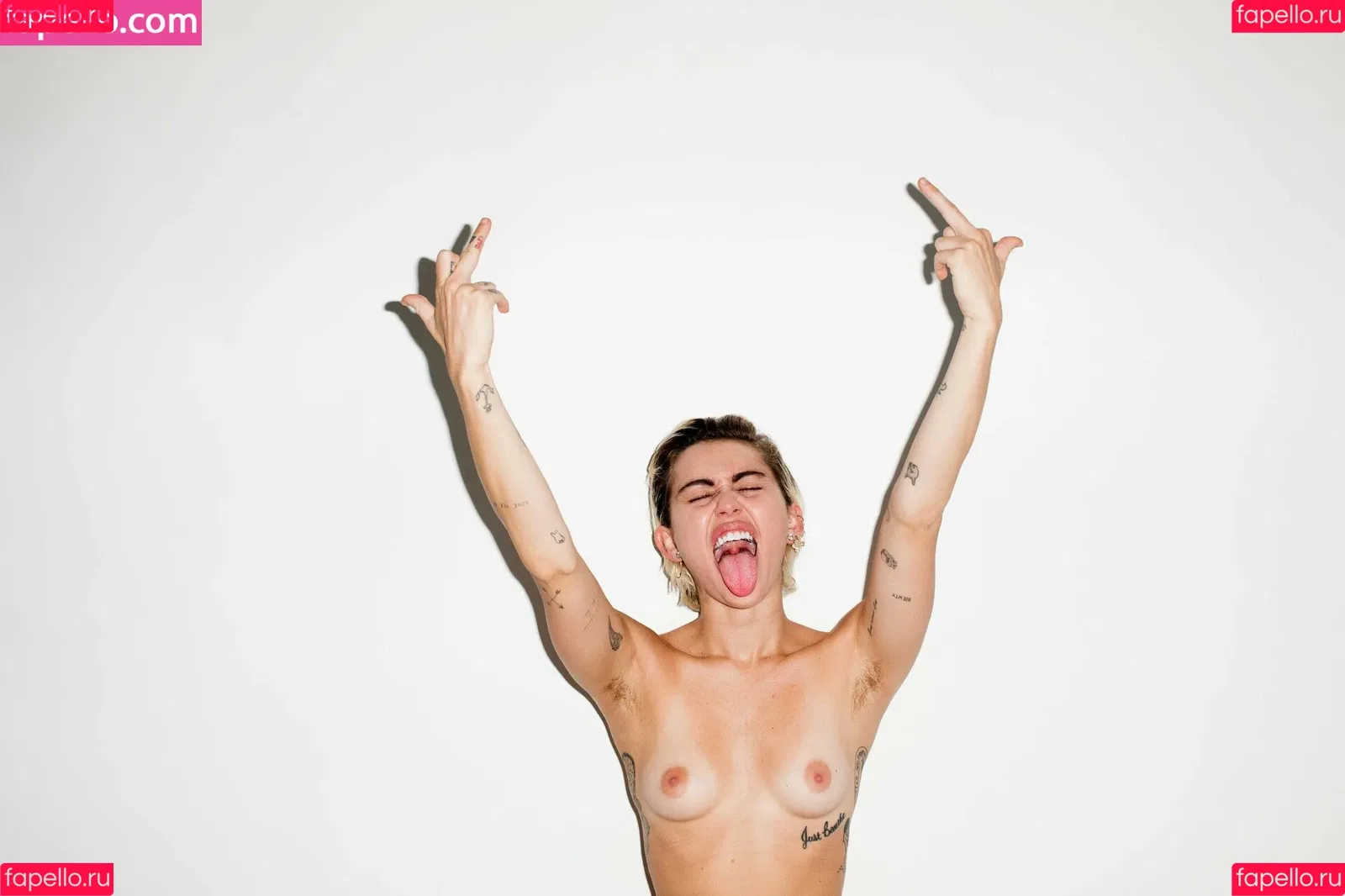 Miley Cyrus / MileyCyrus Onlyfans Photo Gallery 