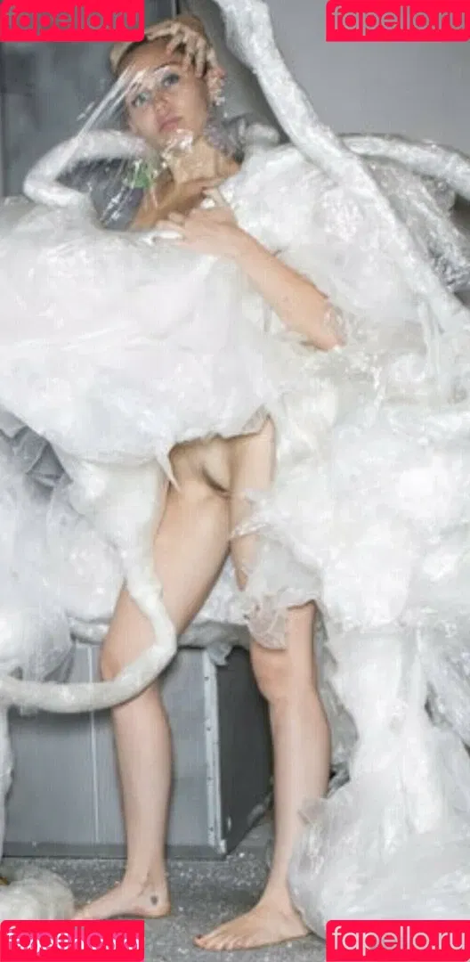 Miley Cyrus / MileyCyrus Onlyfans Photo Gallery 