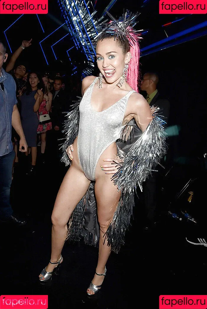 Miley Cyrus / MileyCyrus Onlyfans Photo Gallery 