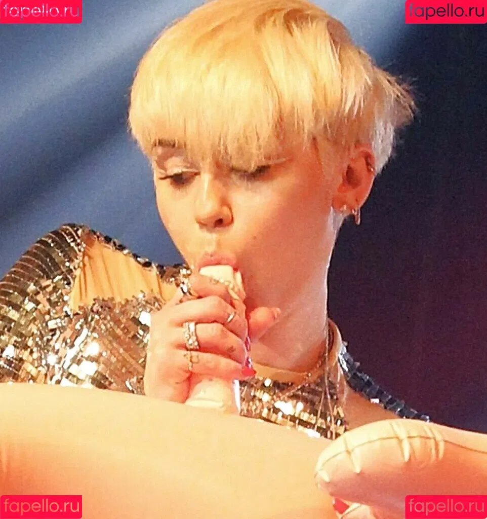 Miley Cyrus / MileyCyrus Onlyfans Photo Gallery 