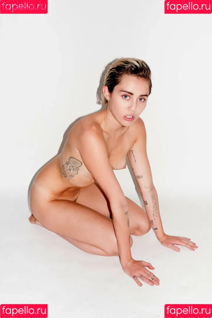 Miley Cyrus / MileyCyrus Onlyfans Photo Gallery 