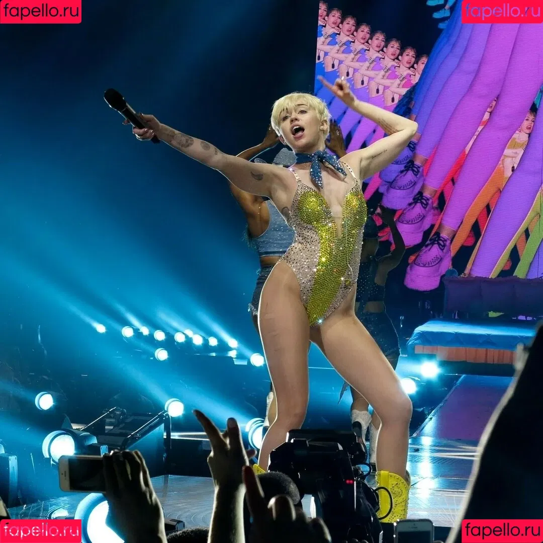Miley Cyrus / MileyCyrus Onlyfans Photo Gallery 