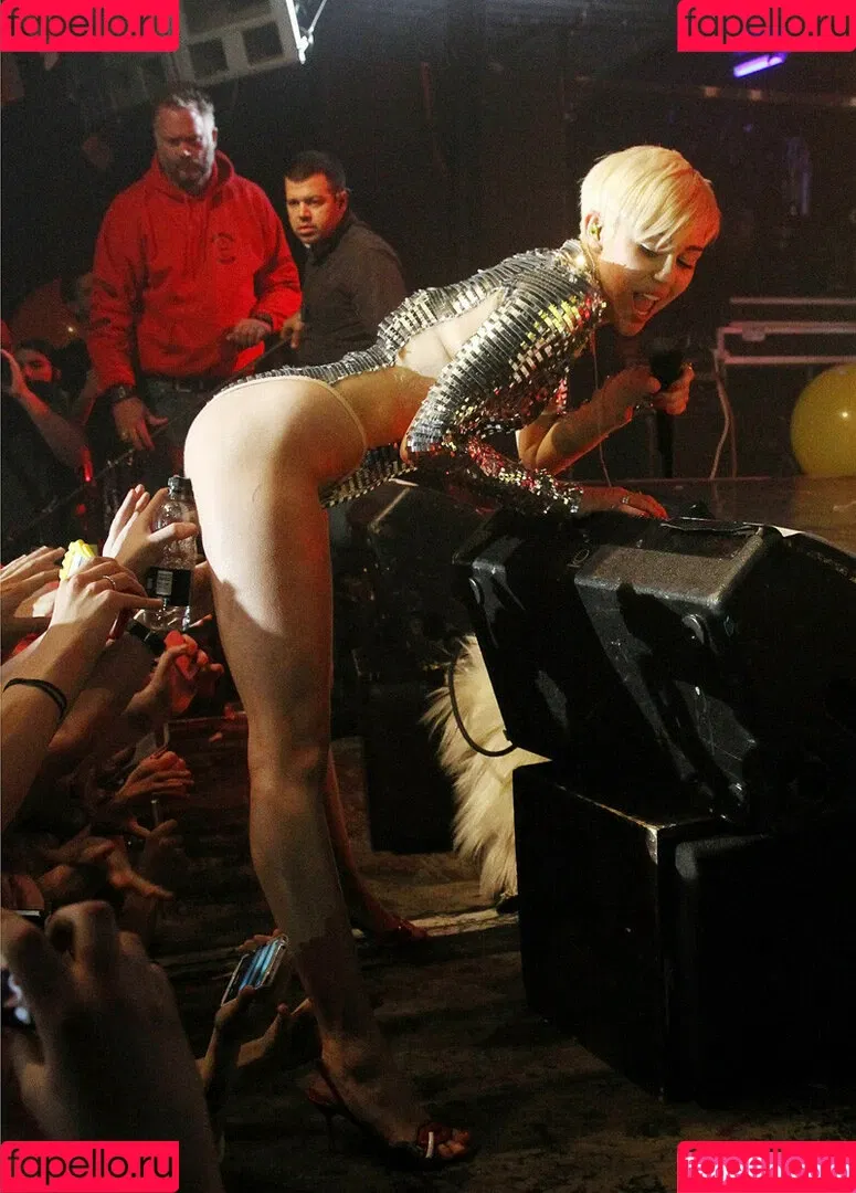 Miley Cyrus / MileyCyrus Onlyfans Photo Gallery 