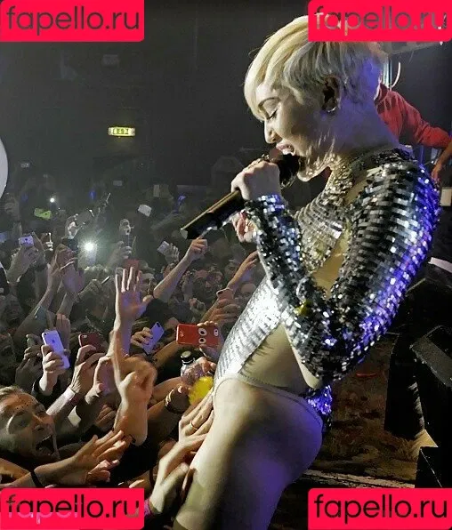 Miley Cyrus / MileyCyrus Onlyfans Photo Gallery 