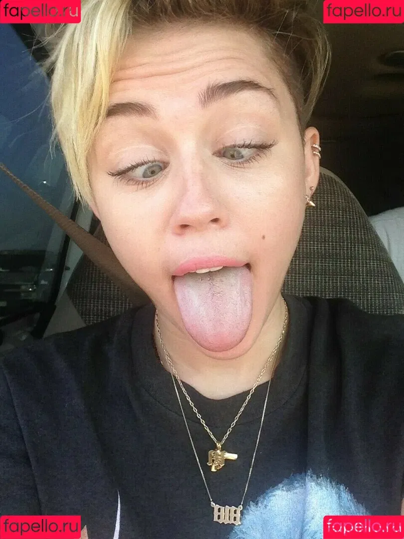 Miley Cyrus / MileyCyrus Onlyfans Photo Gallery 