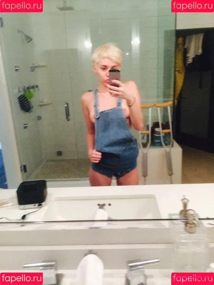 Miley Cyrus / MileyCyrus Onlyfans Photo Gallery 
