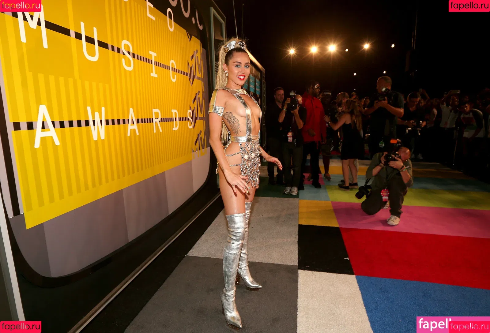 Miley Cyrus / MileyCyrus Onlyfans Photo Gallery 