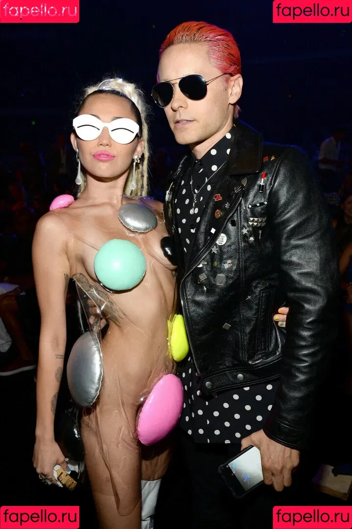 Miley Cyrus / MileyCyrus Onlyfans Photo Gallery 
