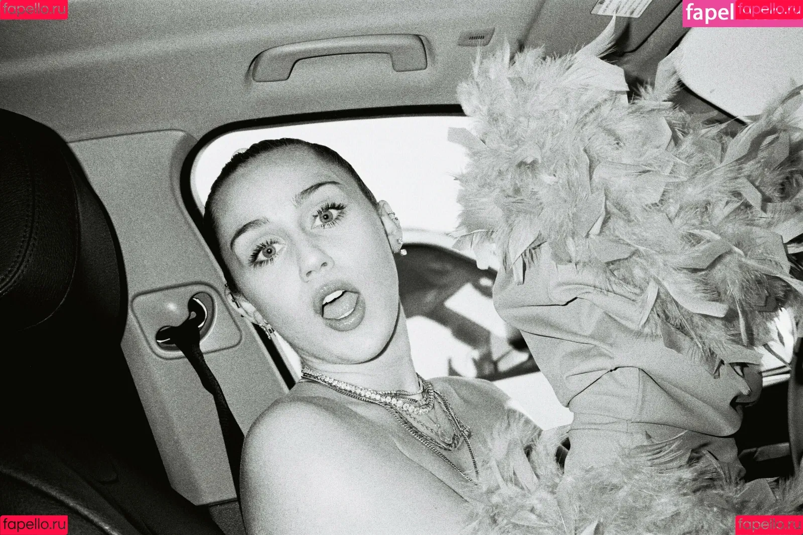 Miley Cyrus / MileyCyrus Onlyfans Photo Gallery 