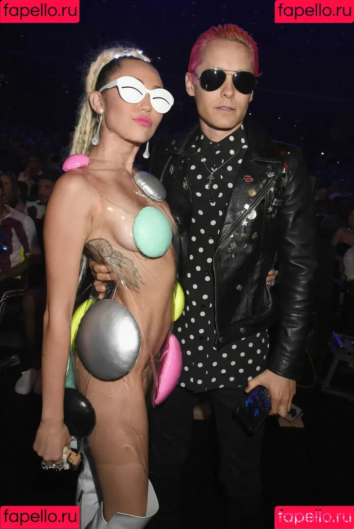 Miley Cyrus / MileyCyrus Onlyfans Photo Gallery 