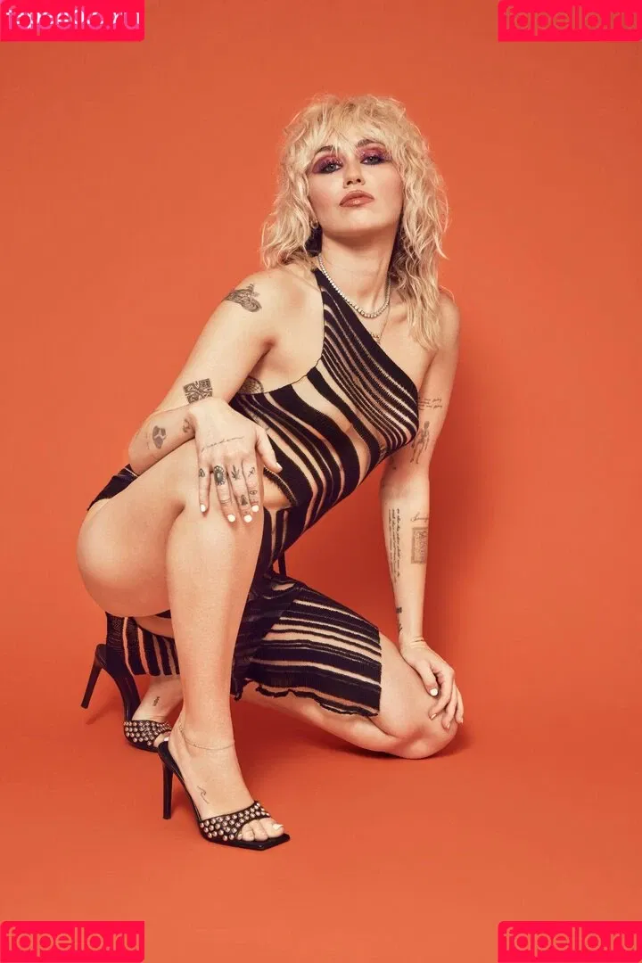Miley Cyrus / MileyCyrus Onlyfans Photo Gallery 
